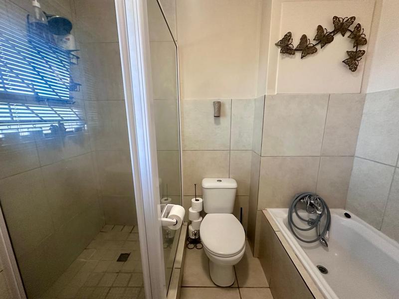 To Let 2 Bedroom Property for Rent in Buhrein Western Cape
